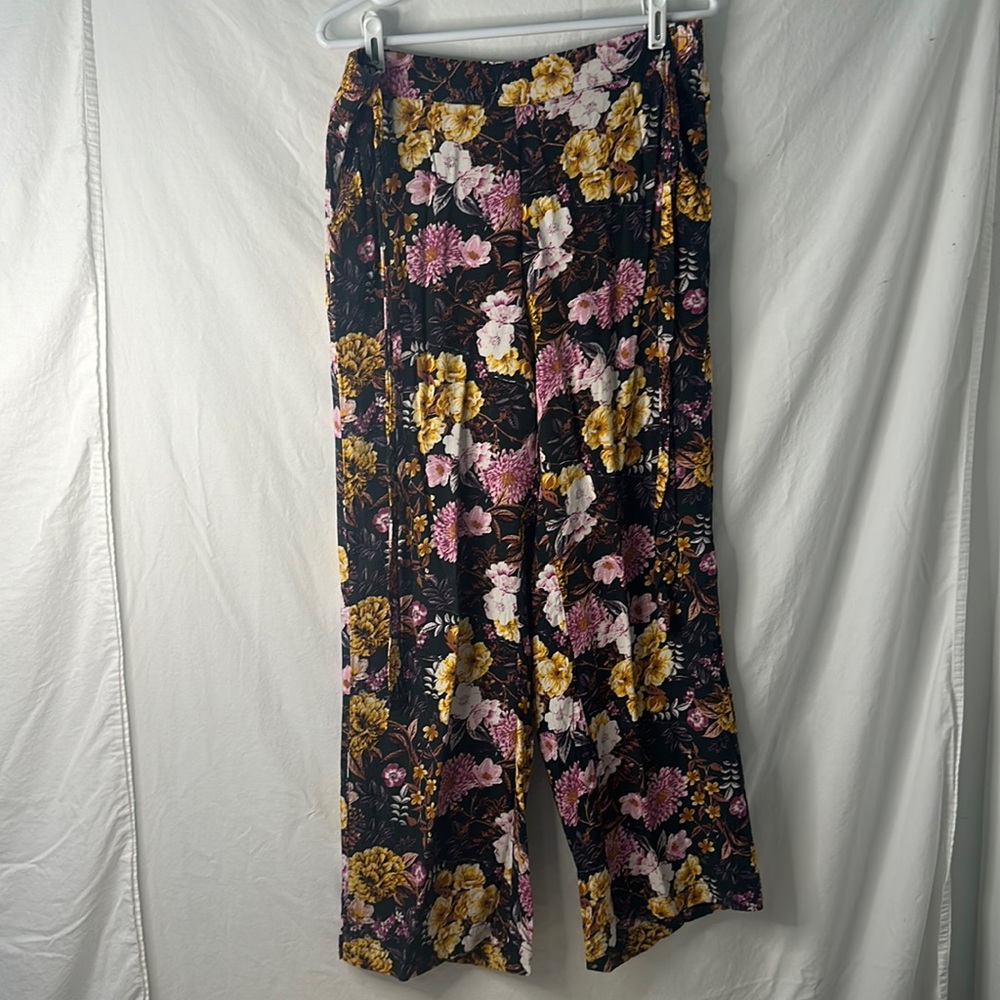 Ladies, floral print, trouser pants, elastic waist with tie in the front 1x